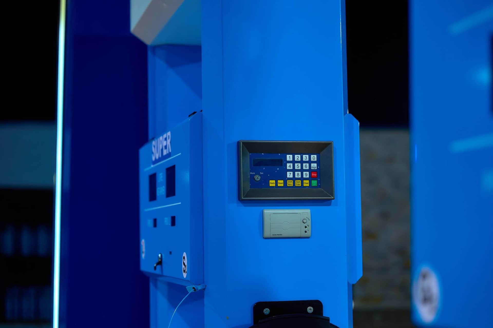 Clavier de commande et imprimante de ticket d’une pompe