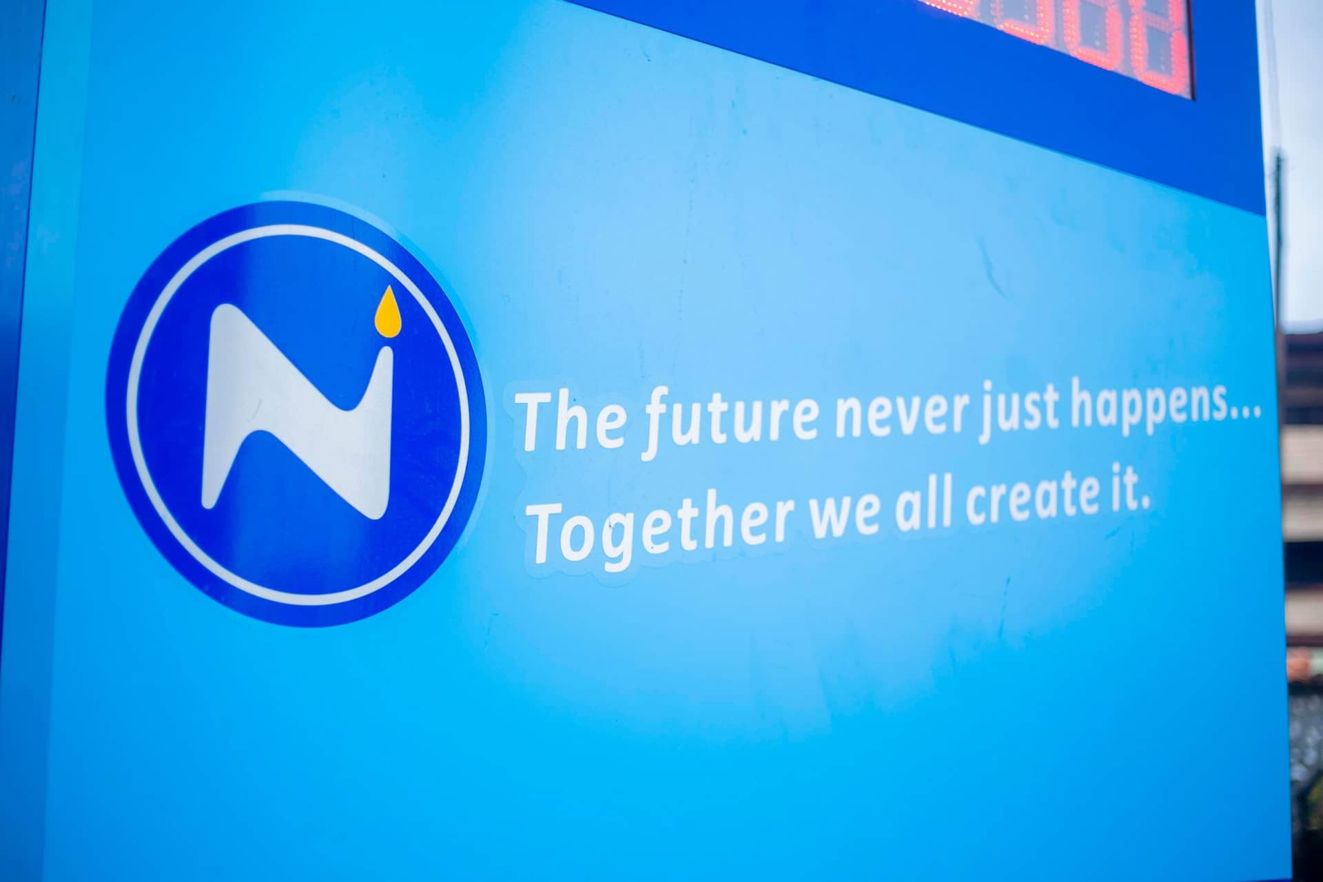 Logo Neptune et devise « The future never just happens… Together we all create it. »