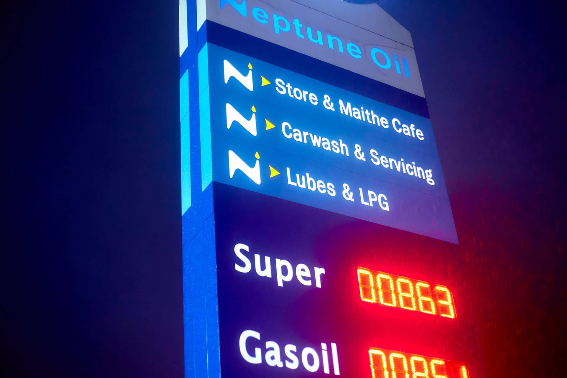 Totem : boutique et café Maïthé, lavage et entretien, lubrifiants et gaz
