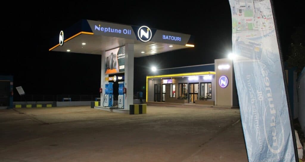 Station Neptune de Batouri, de nuit